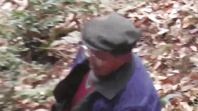 Nakon jeba, mršava žena smeđe kose progutala je ukusno sjeme bibi seks