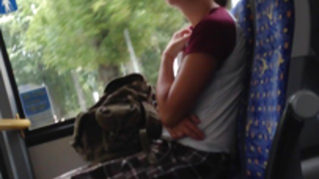 Bludnice ne zbunjuju stranci na klupi na kojoj pokazuje video seks dibus svoju pičku
