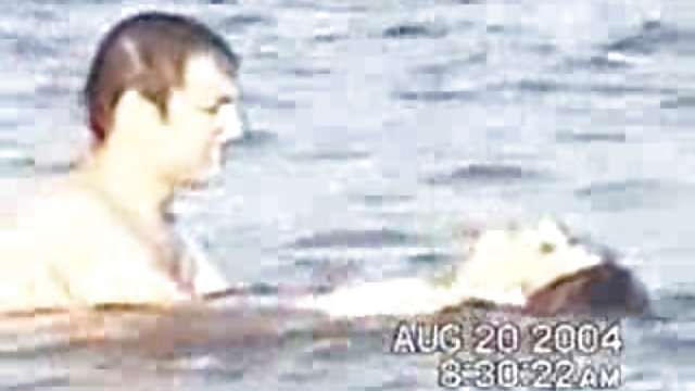 River Fox s bijelom kožom u kapetanskoj perempuan seks video kapici predao se momku