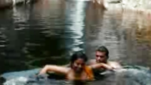 Zahvalio sam marljivoj tatoo seks plavuši s spermom na sise