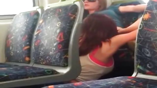 Dupe upravo probuđene oma sex boy djevojke ispunjene su spermom