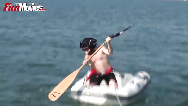 Snježno bijele gaćice ispod seks inggeris video Natašine kratke suknje