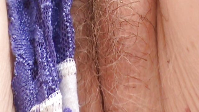 Liječnik je sek tube porno izliječio djevojčicu falusom