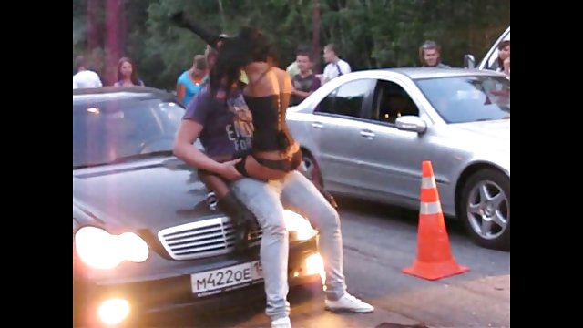 Supruga drolja seks 17 video brineta u čarapama i muževa prijatelja