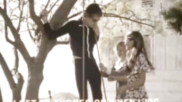 Učinio je mladića stidljivim od pogleda gole strastveni sex video pičke