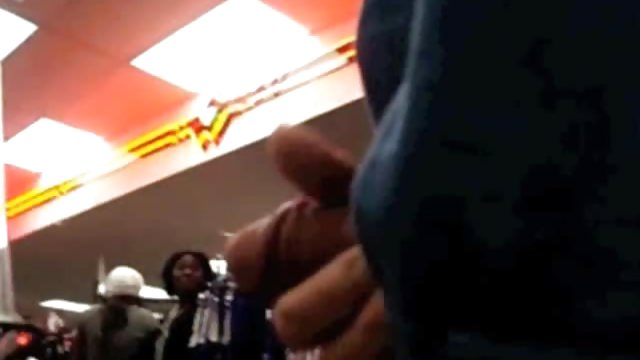 Duboko usisavanje uzbuđenog amaterski seksi video člana