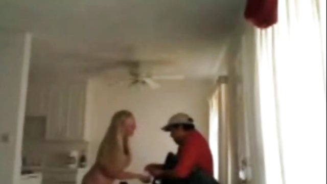 Lijepa Anya u kuhinji zadirkuje fetiš stopalo seks gratis video