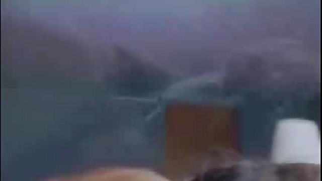 Leteći bespilotni zrakoplov s kamerom snimio je free seks par seksa na krovu visoke zgrade