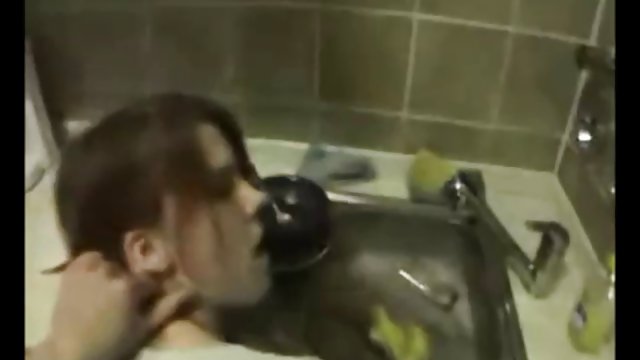 Ira zadruga seks video s golim magarcem jaše na konju i trlja svoj klitoris
