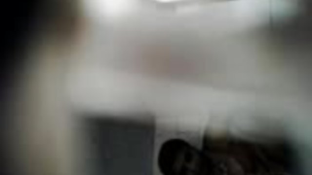Lezbijke kreću u mom son seks video kadi nasred sobe