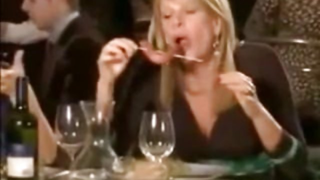Par fokera sa zavidnom revnošću objavilo je Monicu dog seks xxx Moskal